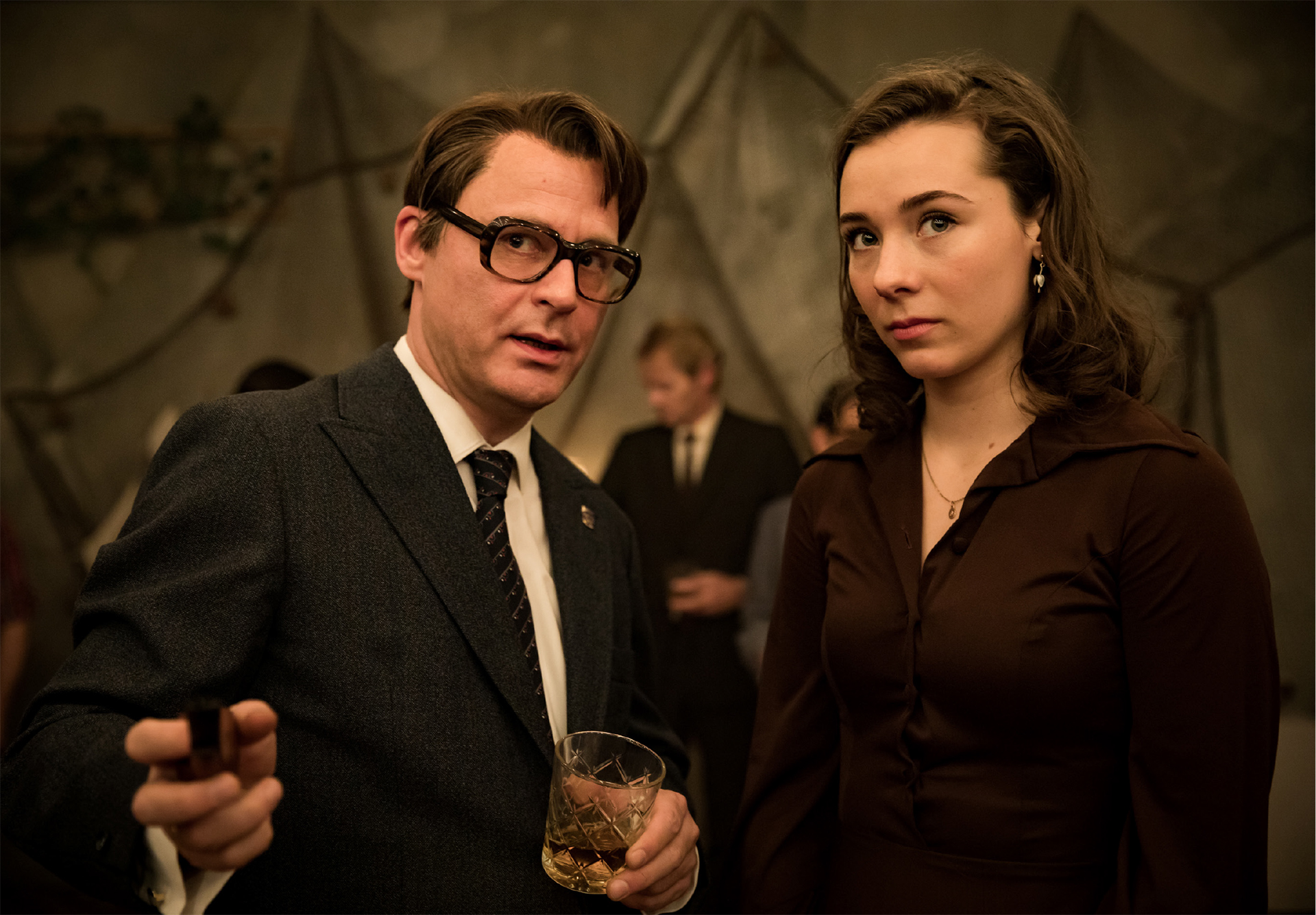 Vegard Hoel plays legendary Stavanger politician Arne Rettedal with great conviction, while newcomer Anne Regine Ellingsæter has won much praise for her interpretation of Anna Hellevik, his secretary.