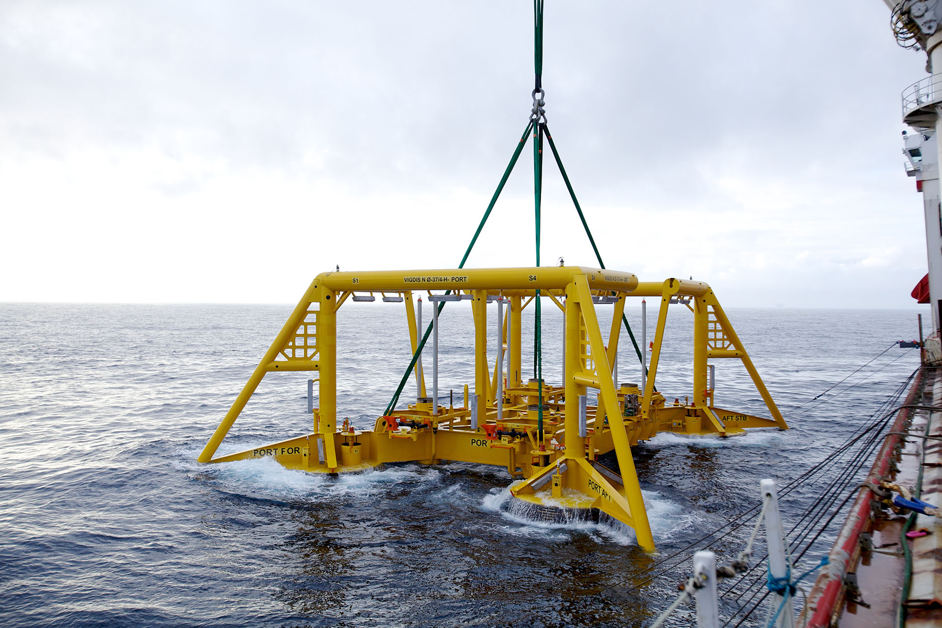 Photo of installing one of the templates on Vigdis.