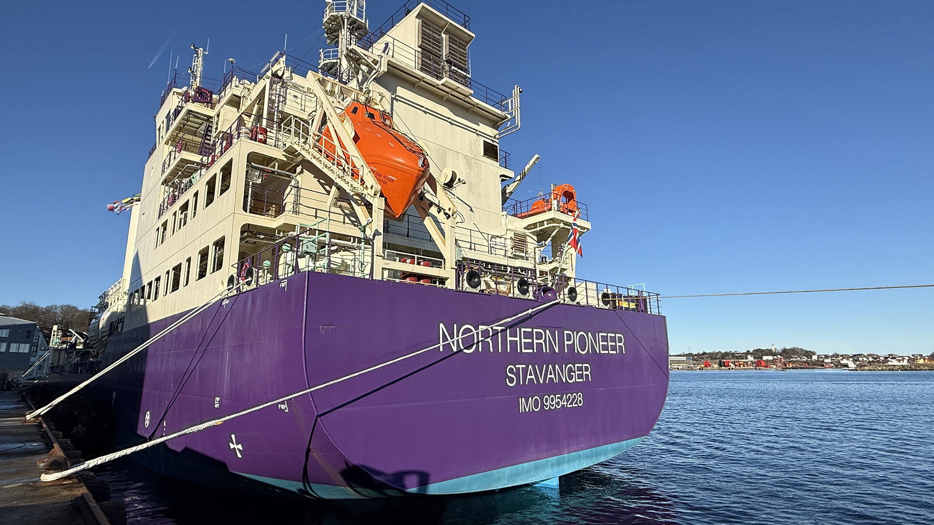 Picture of the ship Northern Pioneer.